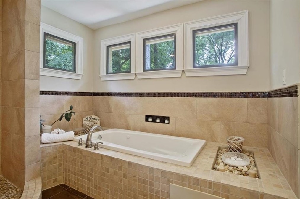 1367 Carter Rd, Decatur GA  30030-4606 exterior