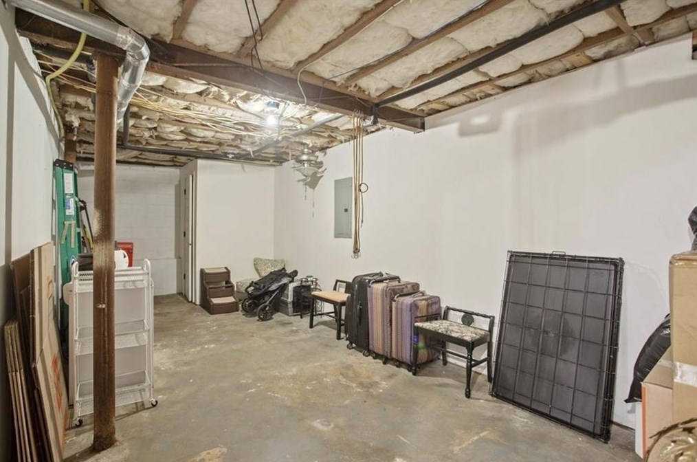 1367 Carter Rd, Decatur GA  30030-4606 exterior