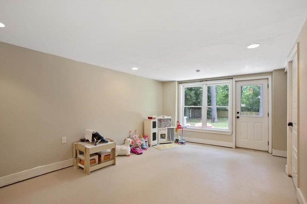 1367 Carter Rd, Decatur GA  30030-4606 exterior