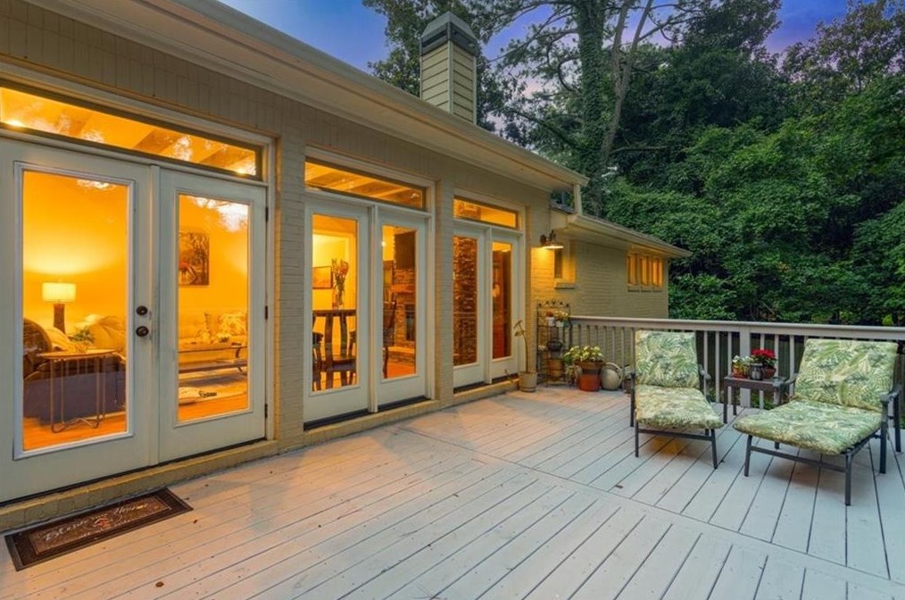 1367 Carter Rd, Decatur GA  30030-4606 exterior