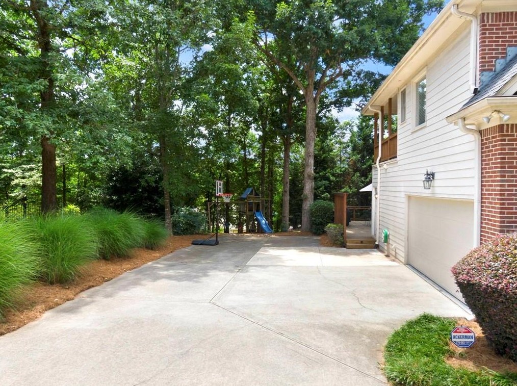 1990 Woods River Ln, Duluth, GA 30097