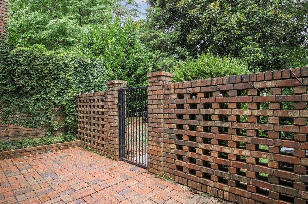 70 Old Ivy Sq, Atlanta GA  exterior