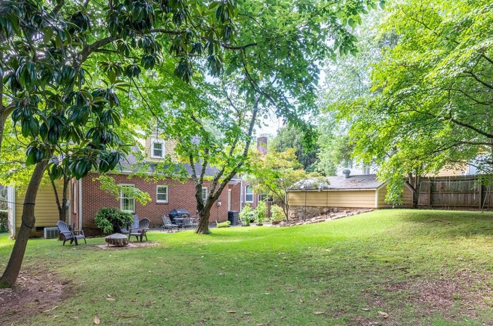 216 Shadowmoor Dr, Decatur GA  30030-3849 exterior