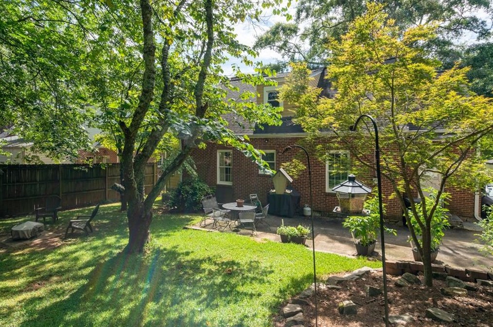 216 Shadowmoor Dr, Decatur GA  30030-3849 exterior