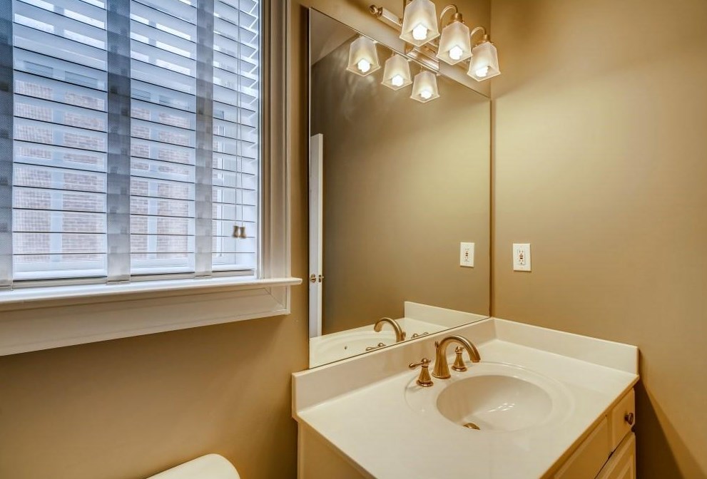 2065 Wrights Mill Cir, Atlanta GA  30324-2790 exterior
