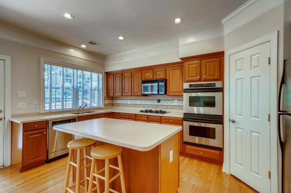 2065 Wrights Mill Cir, Atlanta GA  30324-2790 exterior