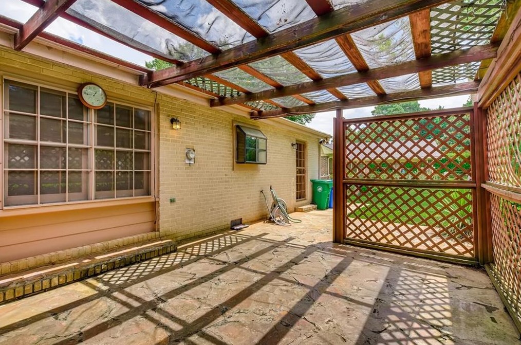 2907 Hillbrook Way, Decatur GA  30033-2427 exterior