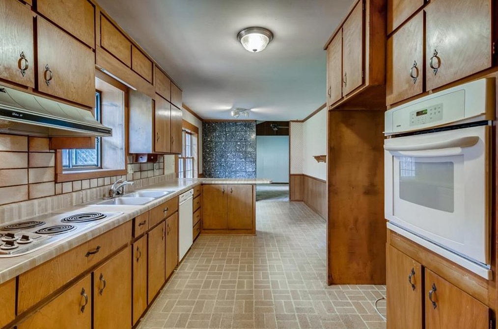 2907 Hillbrook Way, Decatur GA  30033-2427 exterior