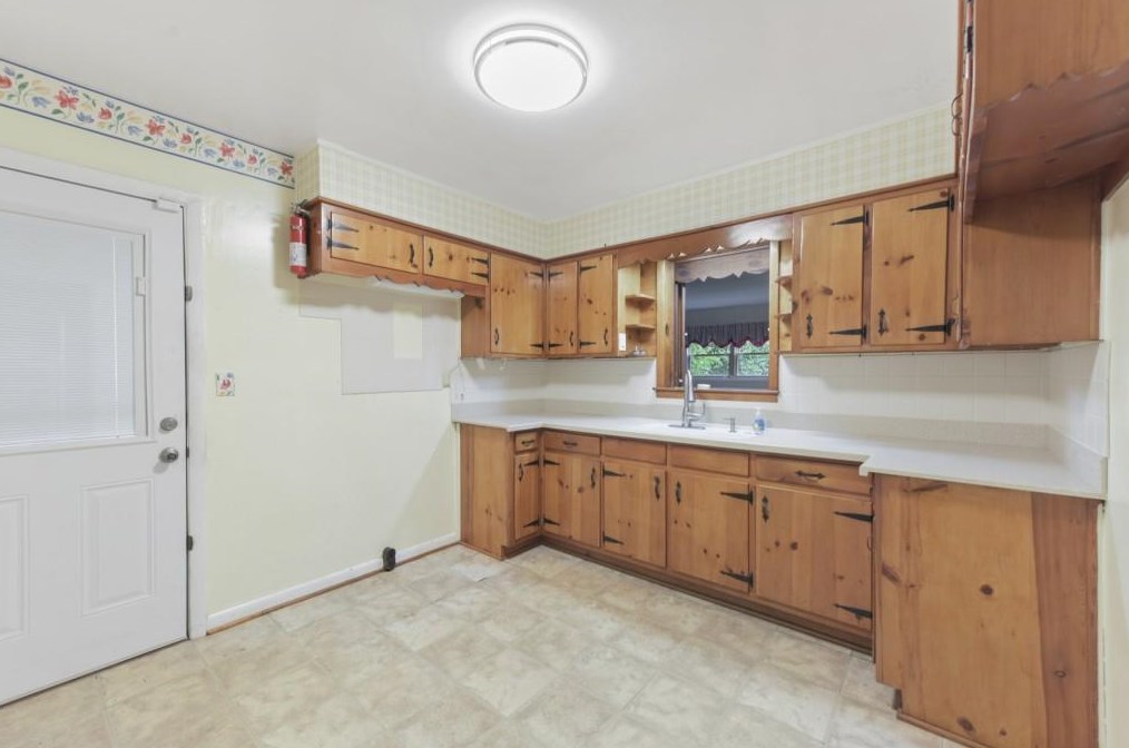 3387 Glensford Dr, Decatur GA  30032-4748 exterior