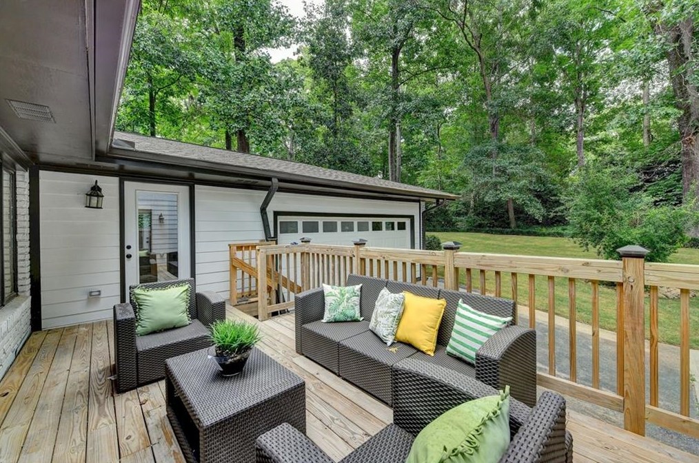 1687 Hartland Dr, Decatur GA  30033-1432 exterior