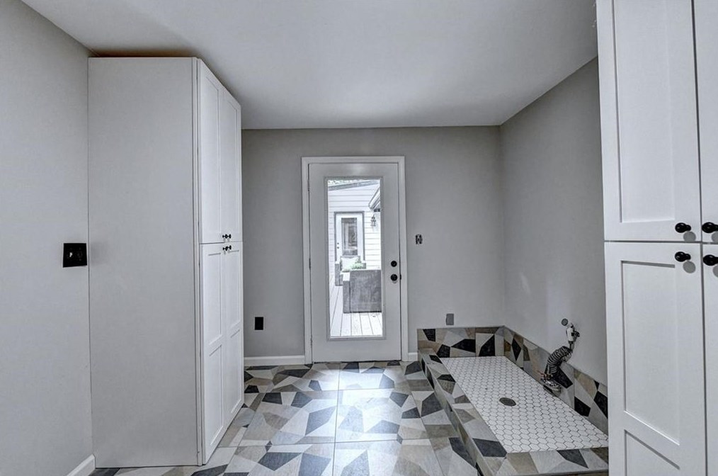 1687 Hartland Dr, Decatur GA  30033-1432 exterior