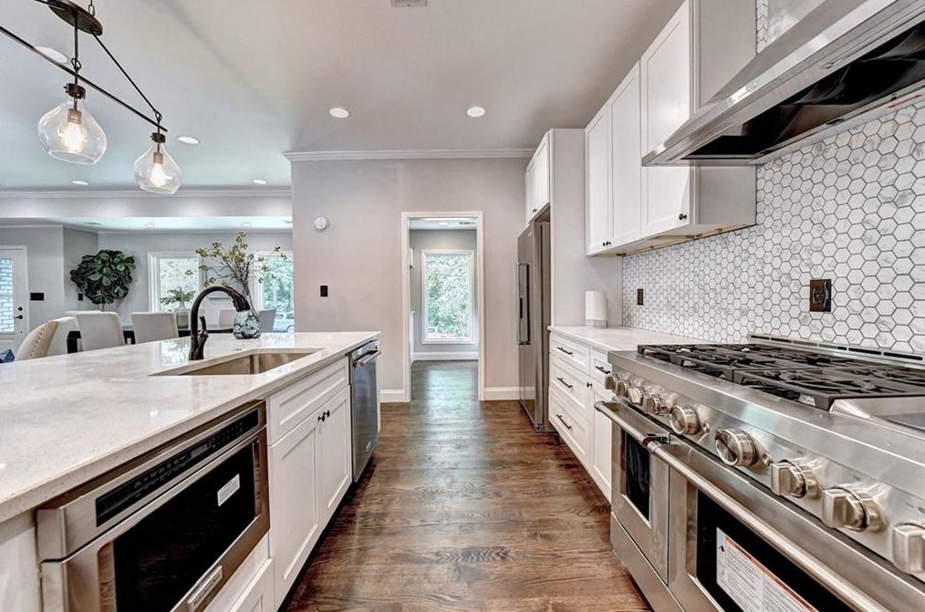 1687 Hartland Dr, Decatur GA  30033-1432 exterior