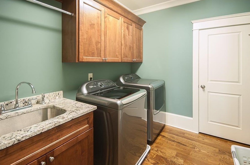 2190 Azalea Cir, Decatur GA  30033-2642 exterior