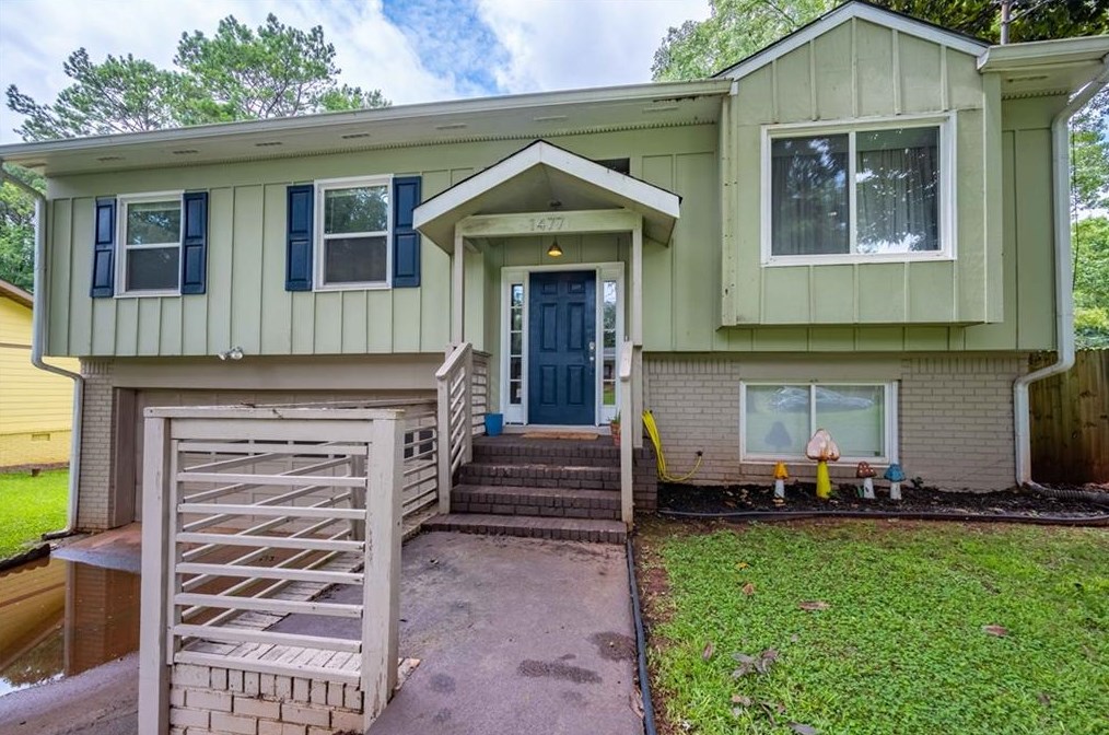 1477 Peachcrest Ct, Decatur GA  30032-3042 exterior