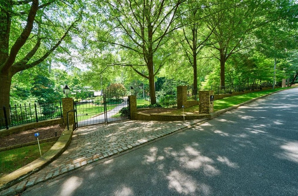 3541 Tuxedo Rd, Atlanta GA  30305-1048 exterior