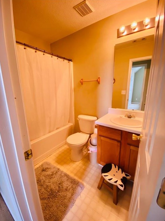 2572 Captains Row, Decatur GA  30035-3062 exterior