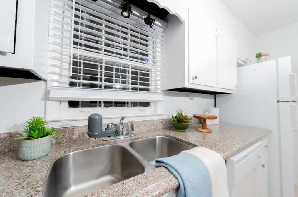 3976 Wedgefield Cir, Decatur GA  30035-2388 exterior