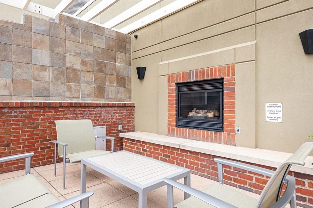 2626 Peachtree Rd, Atlanta GA  30305-5617 exterior
