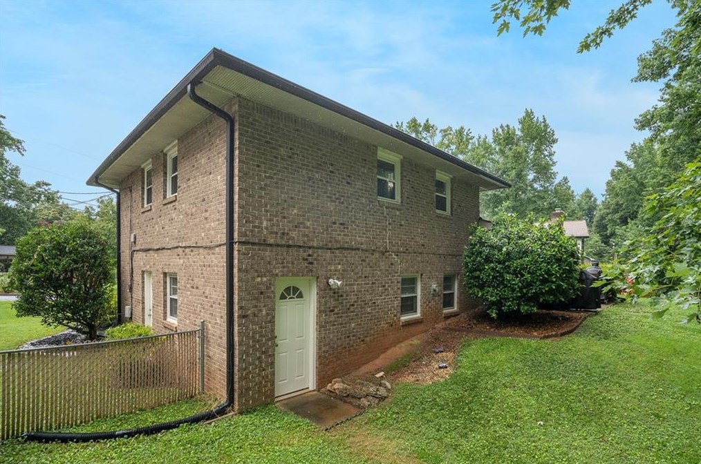 1271 Sanden Ferry Dr, Decatur GA  30033-3345 exterior