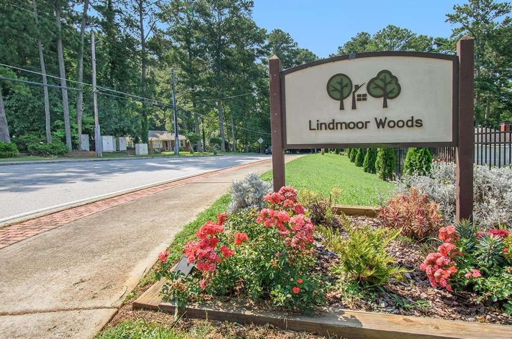 1271 Sanden Ferry Dr, Decatur GA  30033-3345 exterior