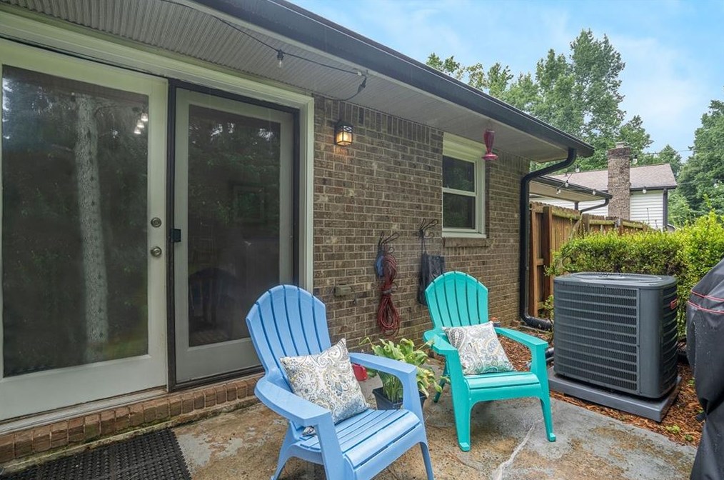 1271 Sanden Ferry Dr, Decatur GA  30033-3345 exterior