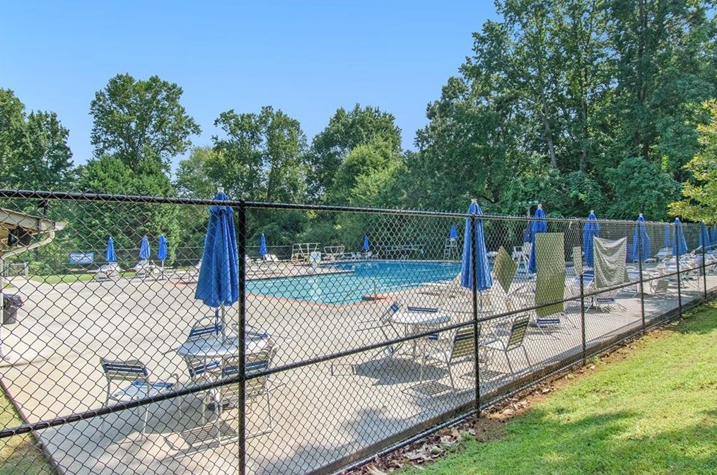 1271 Sanden Ferry Dr, Decatur GA  30033-3345 exterior