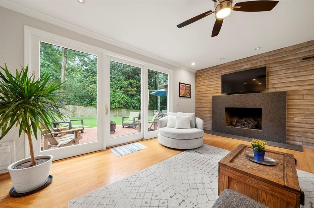 1519 Rainier Falls Dr, Atlanta GA  30329-4105 exterior