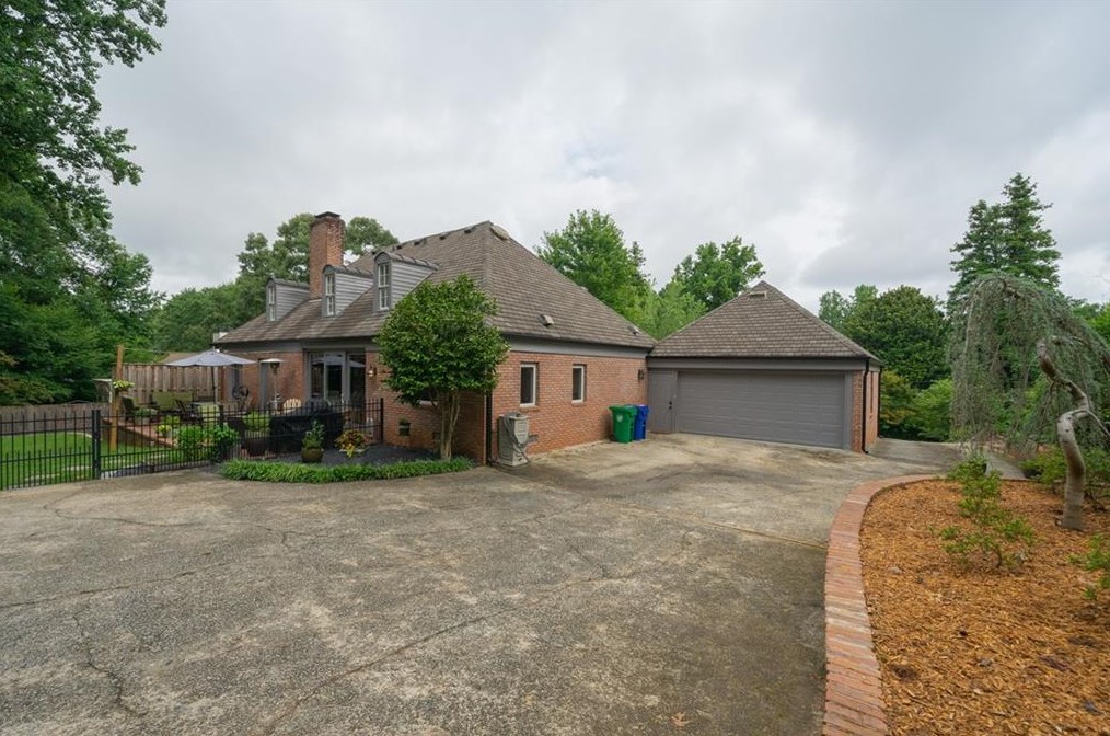 1519 Rainier Falls Dr, Atlanta GA  30329-4105 exterior