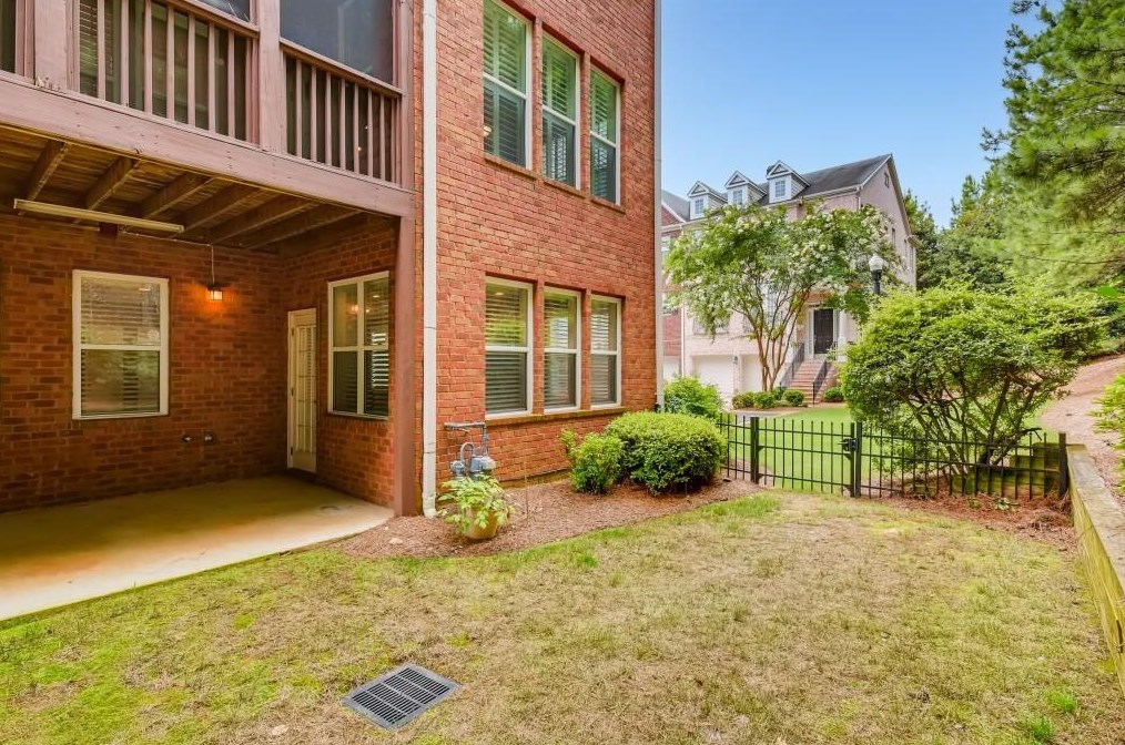 3025 Woodwalk Dr, Atlanta GA  30339-8478 exterior