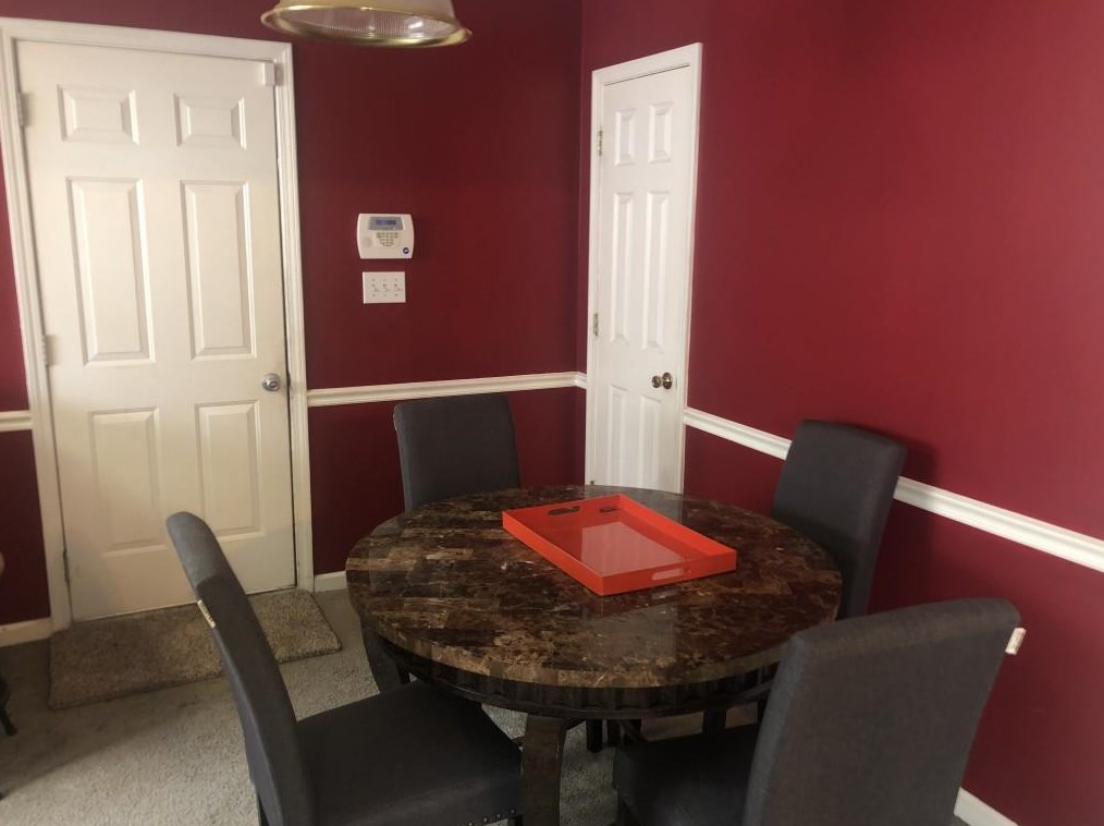 975 Old Rocky Rd, Atlanta GA  30349-8477 exterior