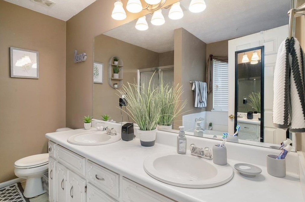 1230 Mercury Dr, Lawrenceville GA 30045-7900 exterior