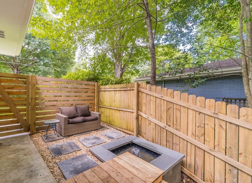 4229 Timber Valley Ct, Decatur GA  30032-2571 exterior