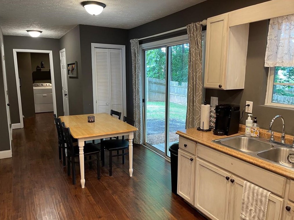 7064 Saratoga Dr, Flowery Branch GA  30542-5668 exterior