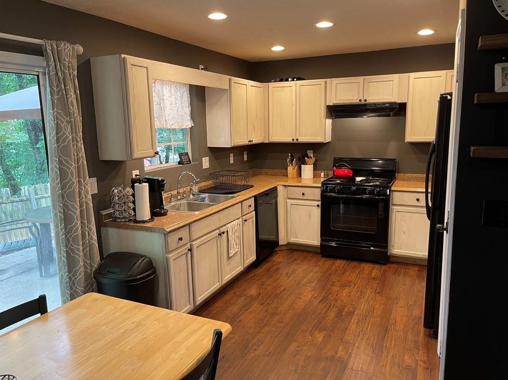 7064 Saratoga Dr, Flowery Branch GA  30542-5668 exterior