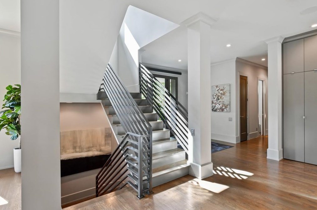 200 Old Ivy Rd, Atlanta GA  30342-4522 exterior