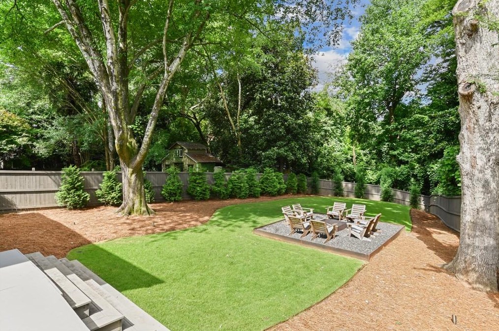 200 Old Ivy Rd, Atlanta GA  30342-4522 exterior