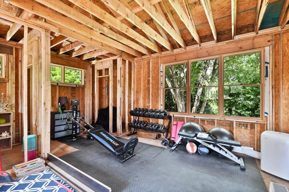 200 Old Ivy Rd, Atlanta GA  30342-4522 exterior