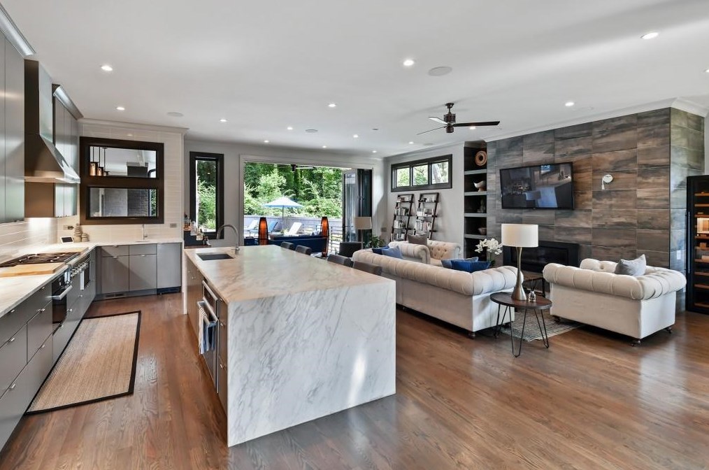 200 Old Ivy Rd, Atlanta GA  30342-4522 exterior