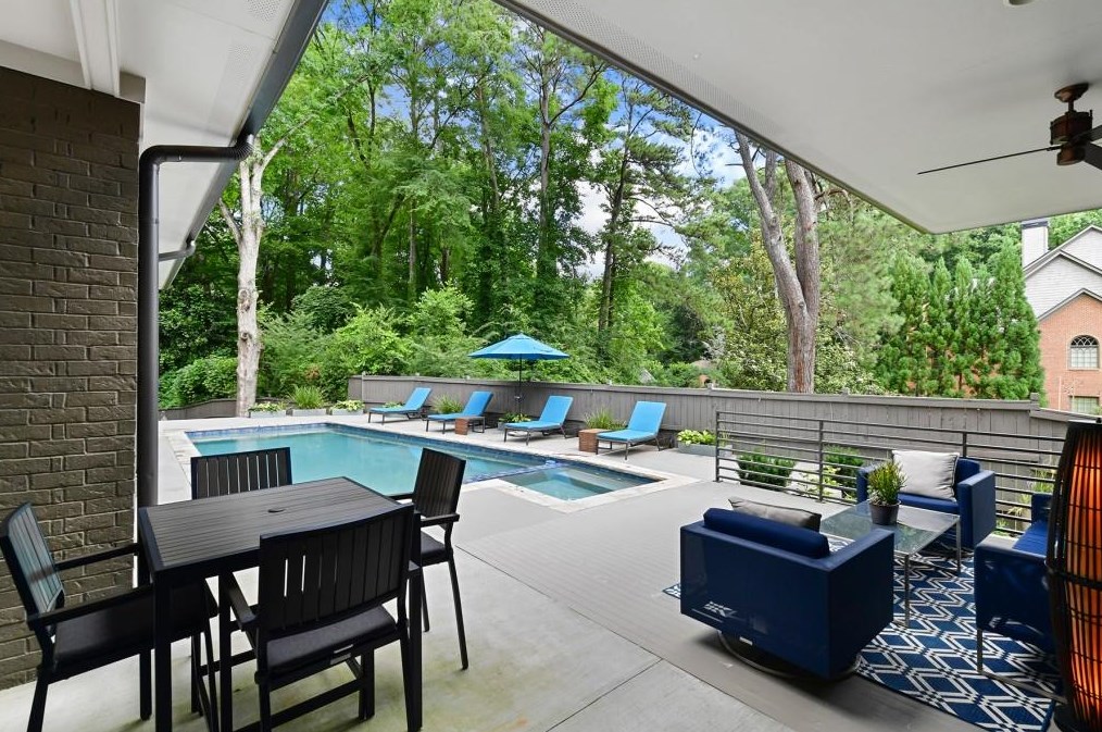 200 Old Ivy Rd, Atlanta GA  30342-4522 exterior