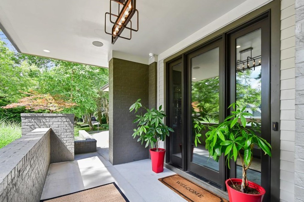 200 Old Ivy Rd, Atlanta GA  30342-4522 exterior