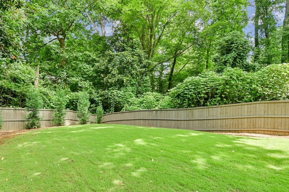 200 Old Ivy Rd, Atlanta GA  30342-4522 exterior
