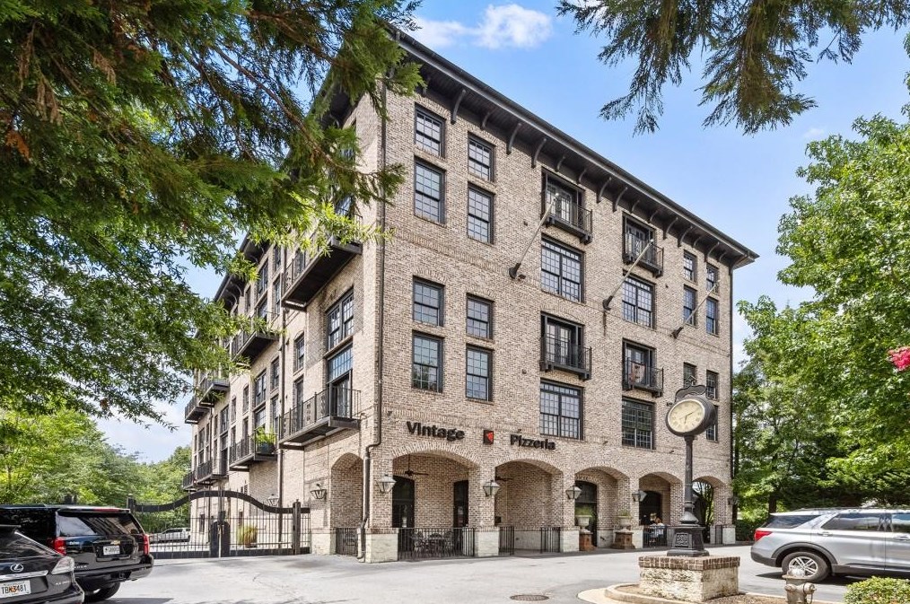 5434 Peachtree Rd, Atlanta GA  30341-3104 exterior