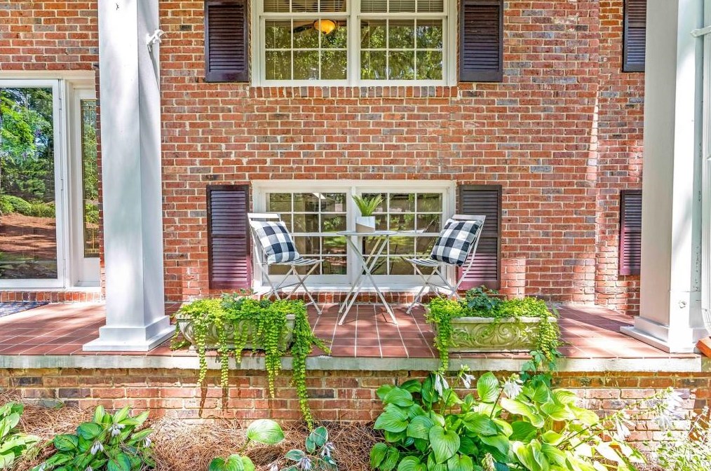 35 Whispering Way, Atlanta GA  30328-3064 exterior