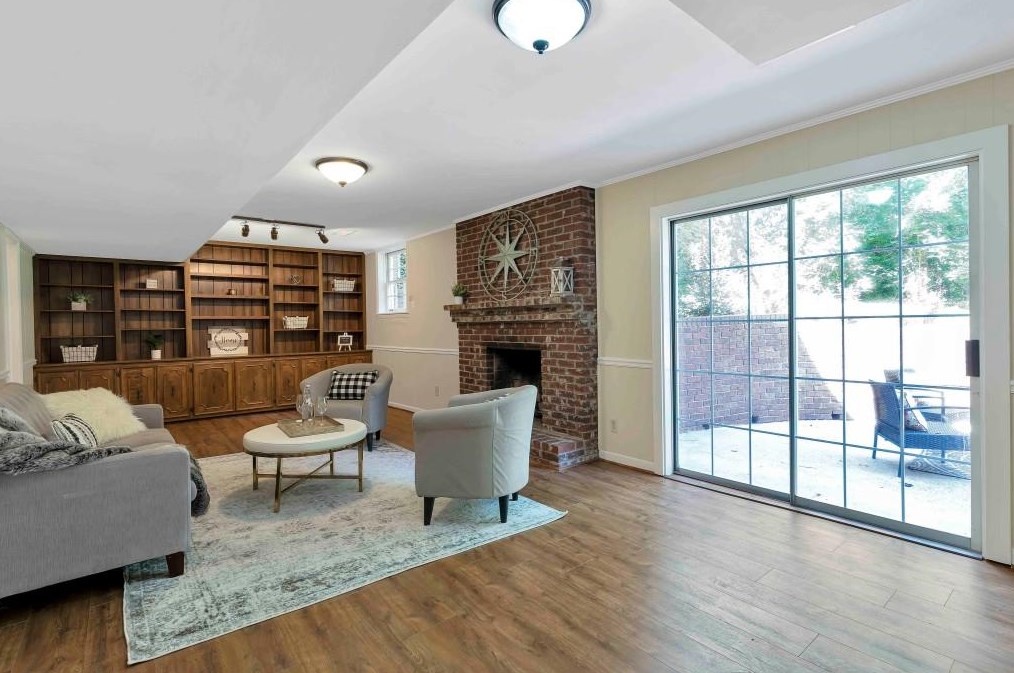 35 Whispering Way, Atlanta GA  exterior