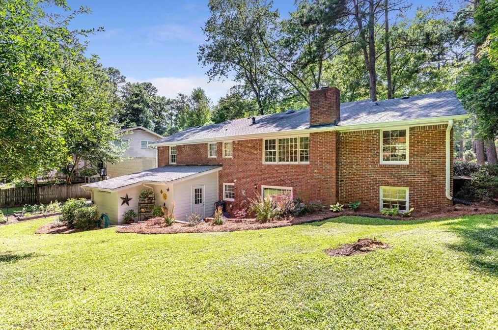 35 Whispering Way, Atlanta GA  exterior