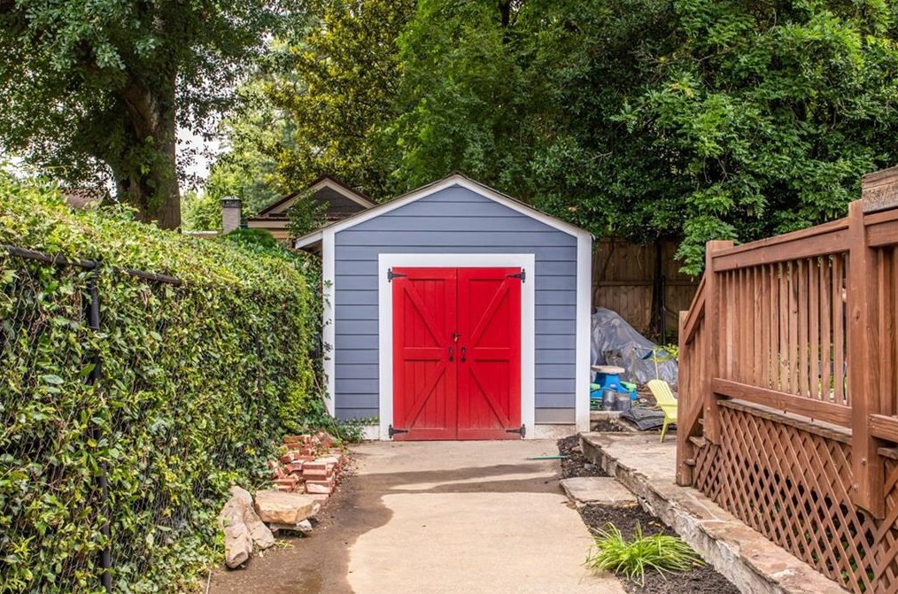 694 Yorkshire Rd, Atlanta GA  30306-3251 exterior