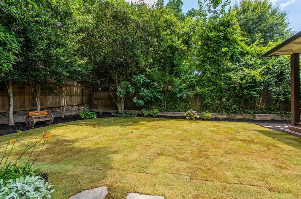 694 Yorkshire Rd, Atlanta GA  30306-3251 exterior