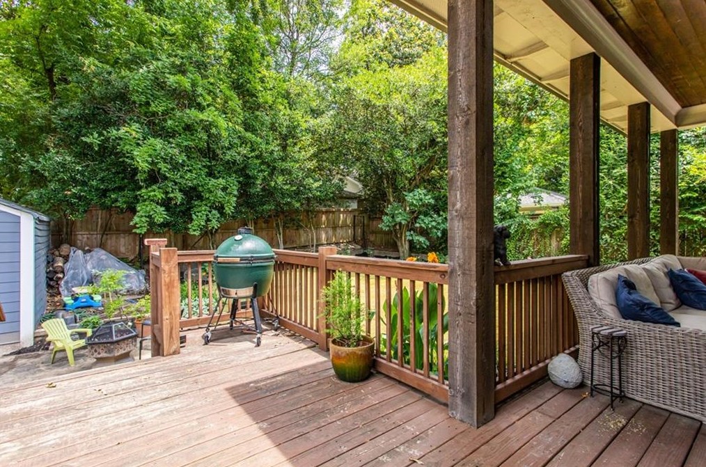 694 Yorkshire Rd, Atlanta GA  30306-3251 exterior