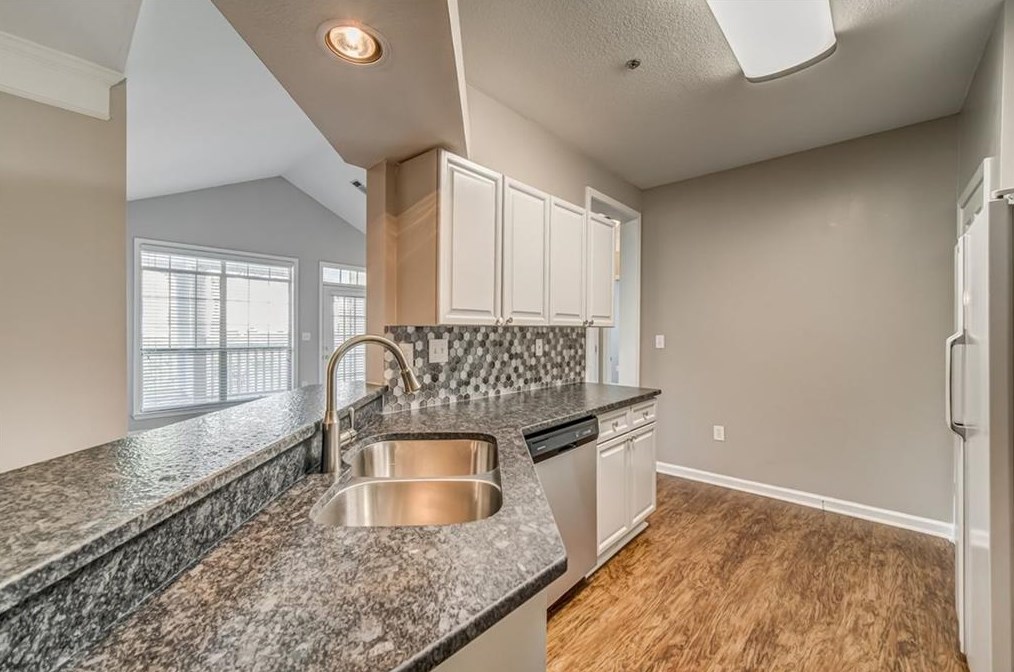 534 Sandringham Dr, Alpharetta GA 30004-4972 exterior