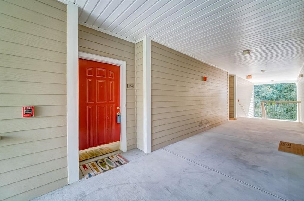 534 Sandringham Dr, Alpharetta GA 30004-4972 exterior